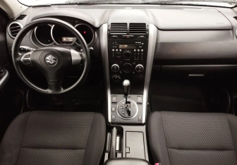 Подержанный автомобиль Suzuki Grand Vitara 2010 года (9 фото)