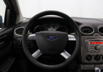 Подержанный автомобиль Ford Focus Hatchback 2009 года (14 фото)