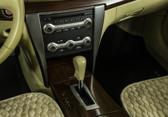 Подержанный автомобиль Nissan Teana 2011 года (16 фото)