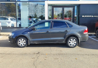 Подержанный автомобиль Volkswagen Polo Sedan 2010 года (8 фото)