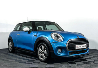 Подержанный автомобиль MINI Hatch 2017 года (3 фото)