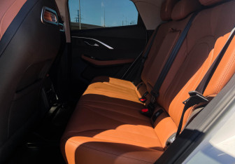 Подержанный автомобиль Omoda C5 2023 года (10 фото)