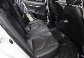 Подержанный автомобиль Toyota Camry Sedan 2019 года (12 фото)