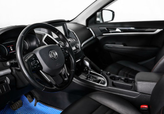 Подержанный автомобиль DongFeng AX7 2018 года (7 фото)
