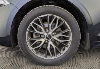 Подержанный автомобиль Kia K5 2021 года (12 фото)