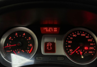 Подержанный автомобиль Renault Clio Hatchback 2008 года (14 фото)