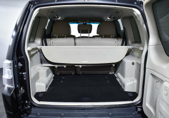 Подержанный автомобиль Mitsubishi Pajero 2014 года (17 фото)