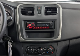 Подержанный автомобиль Renault Sandero 2020 года (17 фото)