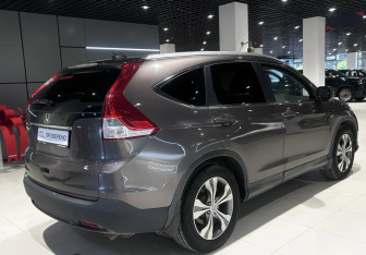Подержанный автомобиль Honda CR-V 2013 года (4 фото)