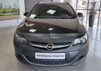 Подержанный автомобиль Opel Astra Wagon 2012 года (2 фото)