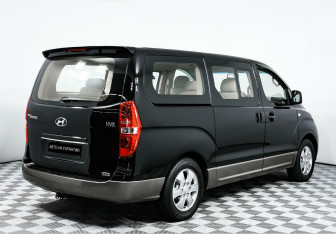 Подержанный автомобиль Hyundai Grand Starex 2012 года (3 фото)