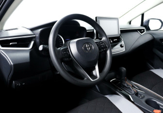 Подержанный автомобиль Toyota Corolla Sedan 2022 года (11 фото)