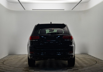 Подержанный автомобиль Jeep Grand Cherokee 2021 года (6 фото)