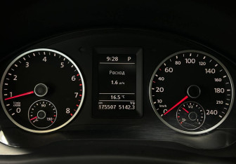 Подержанный автомобиль Volkswagen Tiguan 2010 года (14 фото)