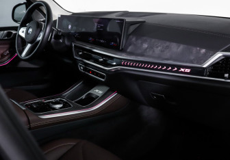 Подержанный автомобиль BMW X5 2025 года (9 фото)