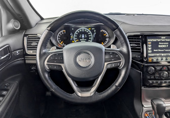 Подержанный автомобиль Jeep Grand Cherokee 2021 года (23 фото)