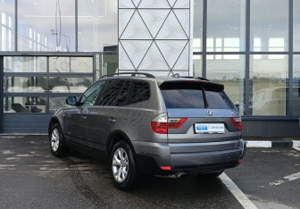 Подержанный автомобиль BMW X3 2010 года (7 фото)