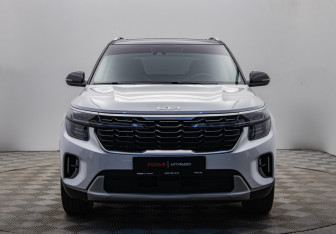 Подержанный автомобиль Kia Seltos 2024 года (8 фото)