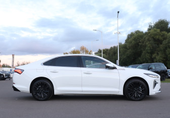 Подержанный автомобиль Geely Preface 2024 года (4 фото)