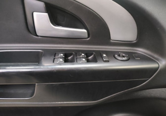 Подержанный автомобиль Kia Ceed Hatchback 2010 года (19 фото)