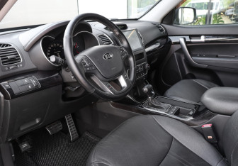 Подержанный автомобиль Kia Sorento 2014 года (16 фото)