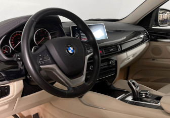 Подержанный автомобиль BMW X6 2015 года (12 фото)
