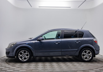 Подержанный автомобиль Opel Astra Hatchback 2006 года (8 фото)