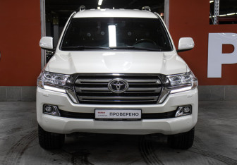 Подержанный автомобиль Toyota Land Cruiser Suv 2018 года (2 фото)