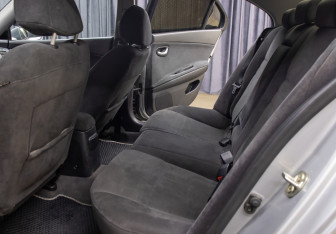 Подержанный автомобиль Nissan Primera Sedan 2003 года (12 фото)