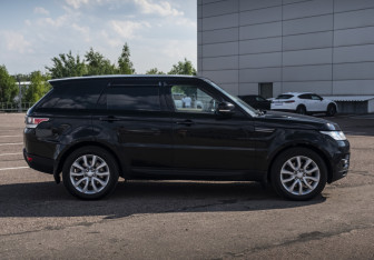 Подержанный автомобиль Land Rover Range Rover Sport 2013 года (4 фото)