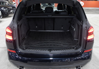 Подержанный автомобиль BMW X3 2019 года (10 фото)
