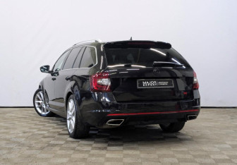 Подержанный автомобиль Skoda Octavia RS Wagon 2020 года (7 фото)