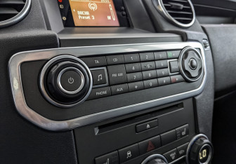 Подержанный автомобиль Land Rover Discovery 2010 года (21 фото)