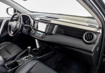 Подержанный автомобиль Toyota RAV4 2019 года (11 фото)