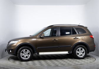 Подержанный автомобиль Hyundai Santa Fe 2011 года (8 фото)
