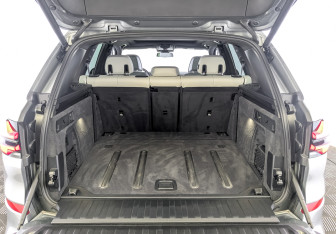 Подержанный автомобиль BMW X5 2025 года (10 фото)