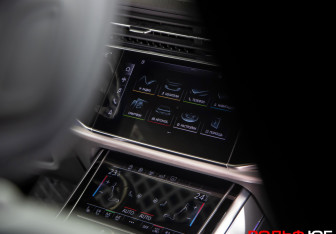 Подержанный автомобиль Audi Q8 2019 года (16 фото)