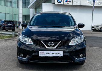Подержанный автомобиль Nissan Tiida Hatchback 2015 года (2 фото)