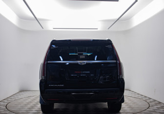 Подержанный автомобиль Cadillac Escalade Suv 2018 года (6 фото)