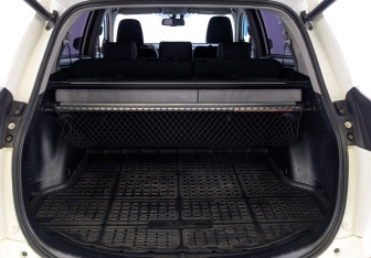 Подержанный автомобиль Toyota RAV4 2016 года (10 фото)