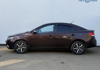 Подержанный автомобиль Kia Cerato Sedan 2009 года (8 фото)