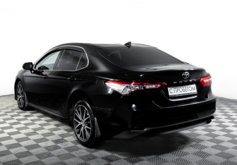 Подержанный автомобиль Toyota Camry Sedan 2021 года (7 фото)
