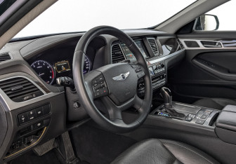 Подержанный автомобиль Hyundai Genesis 2016 года (15 фото)