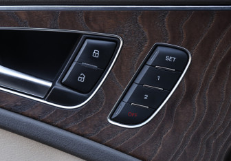 Подержанный автомобиль Audi A6 Sedan 2015 года (18 фото)