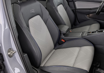 Подержанный автомобиль Volkswagen Golf Hatchback 2025 года (23 фото)