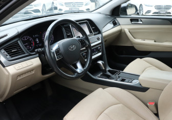 Подержанный автомобиль Hyundai Sonata 2017 года (13 фото)