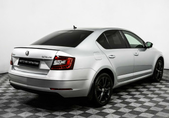 Подержанный автомобиль Skoda Octavia Liftback 2017 года (5 фото)