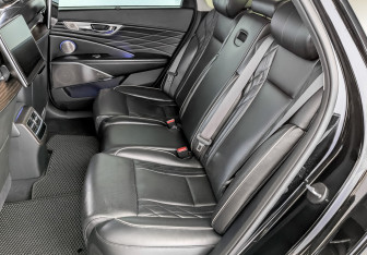 Подержанный автомобиль Kia K900 2022 года (12 фото)