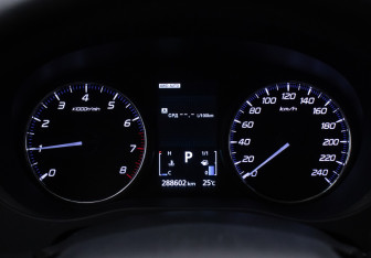 Подержанный автомобиль Mitsubishi Outlander 2015 года (12 фото)