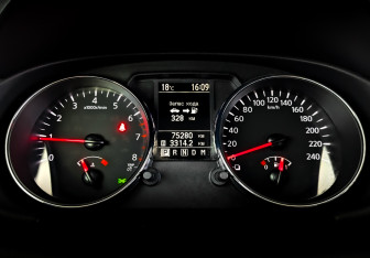 Подержанный автомобиль Nissan Qashqai 2012 года (13 фото)